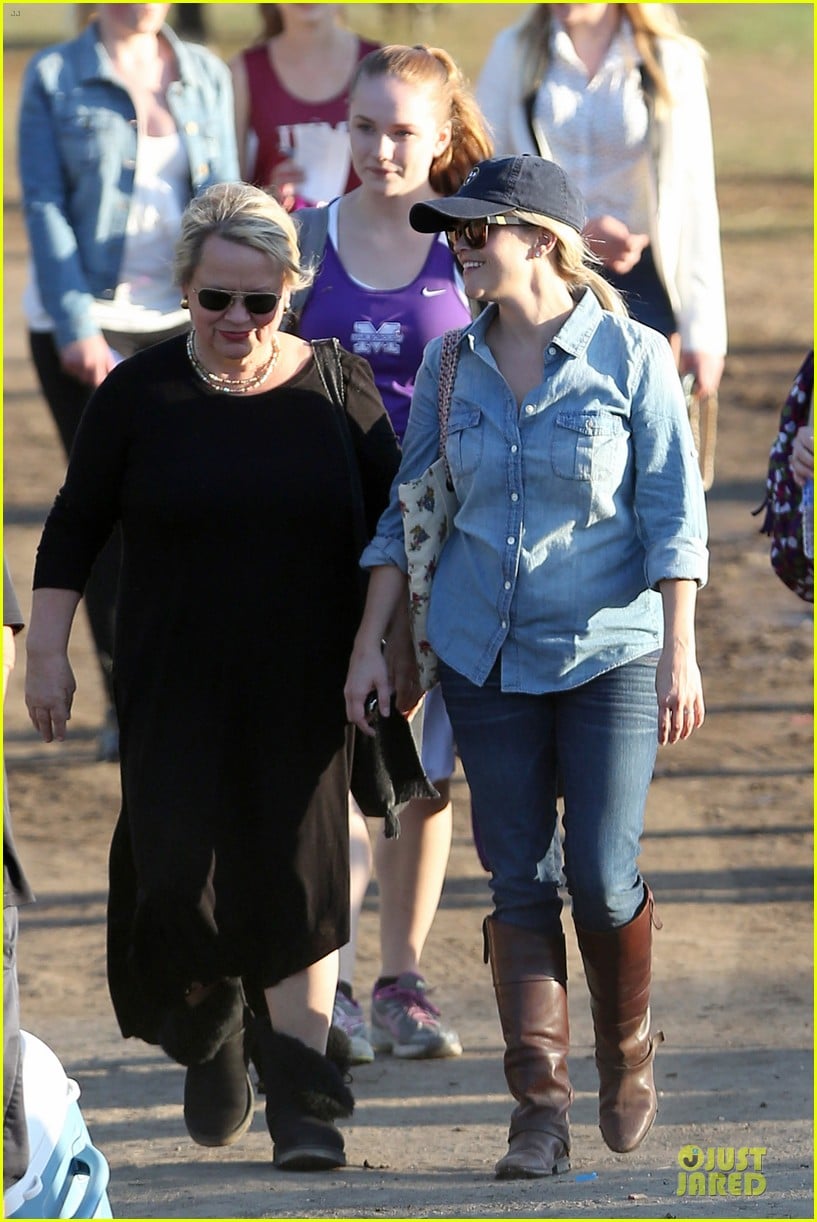 reese witherspoon avas track event with mother betty 162750149