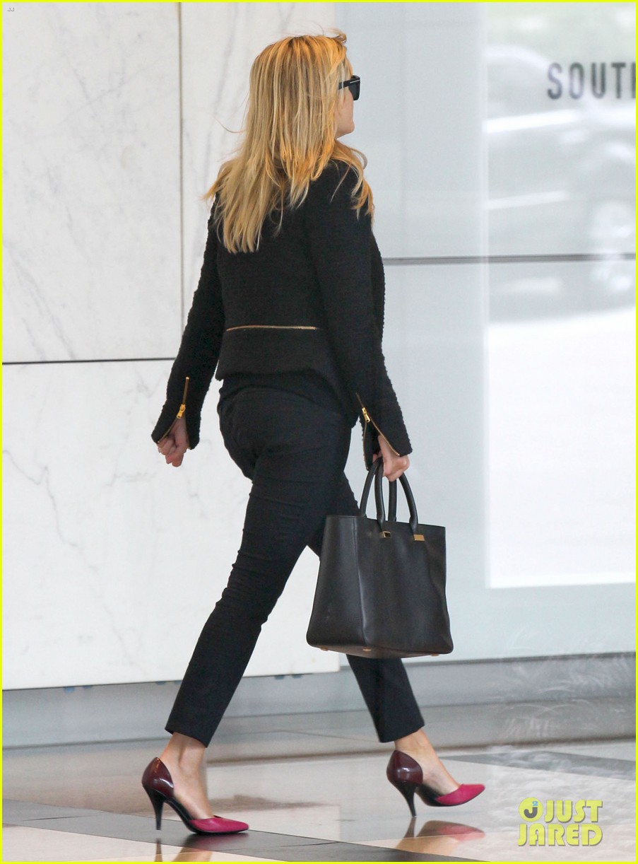reese witherspoon afternoon business meeting 052758662
