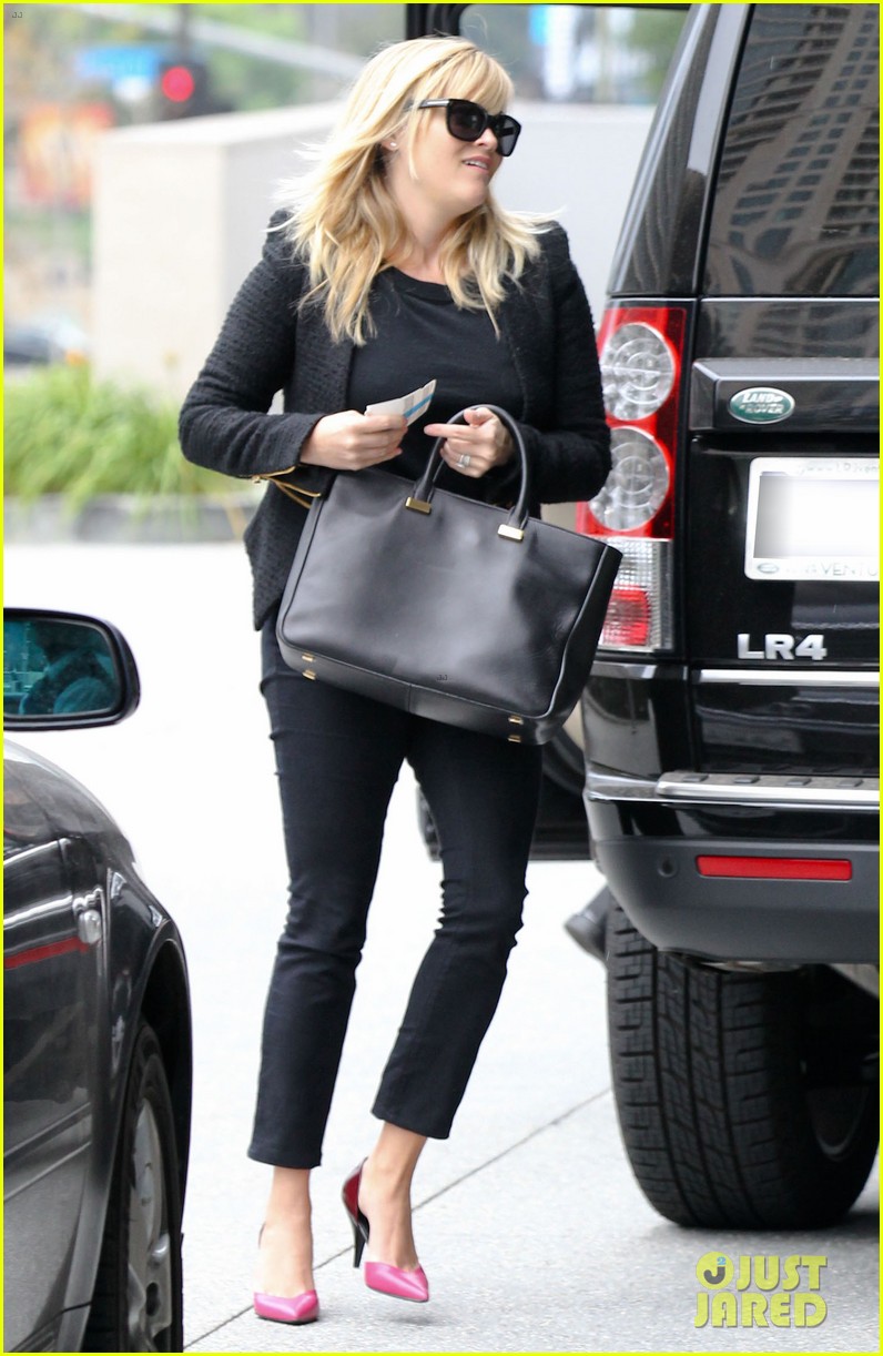 reese witherspoon afternoon business meeting 072758664