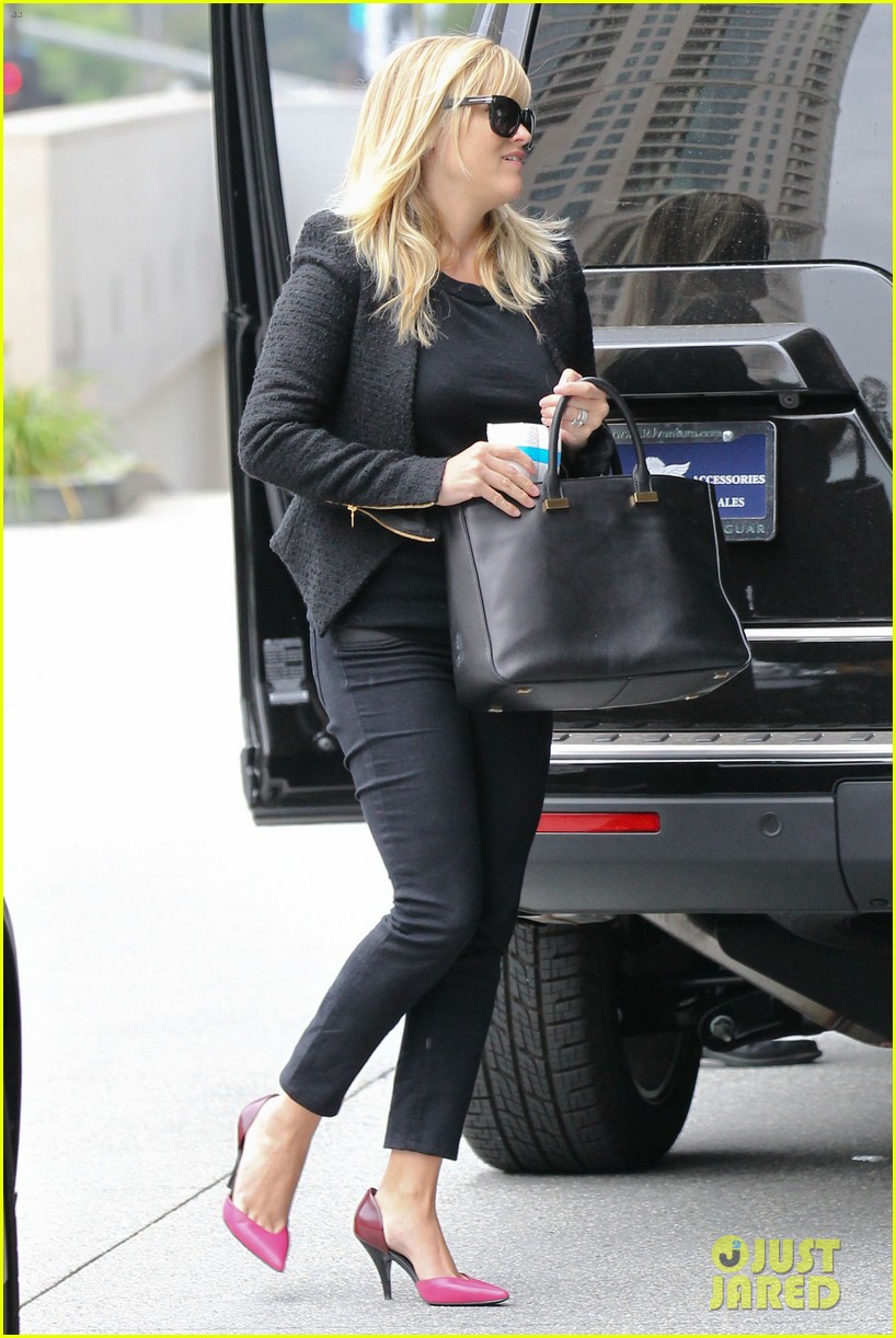 reese witherspoon afternoon business meeting 08