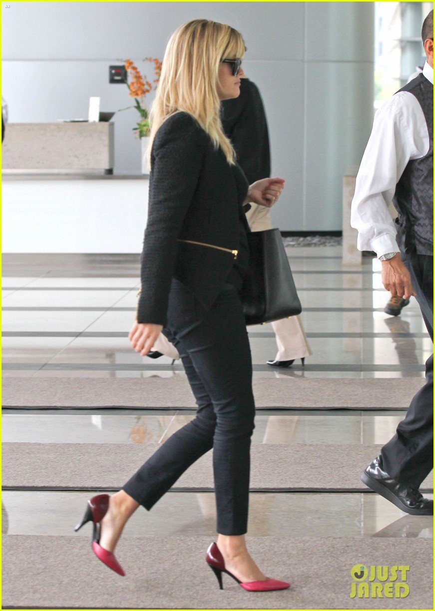reese witherspoon afternoon business meeting 12