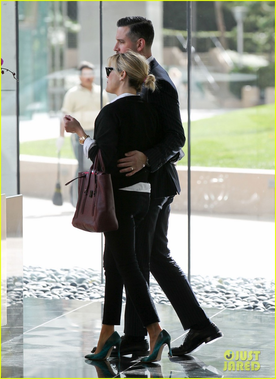 reese witherspoon visits hubby jim toth at the office 18