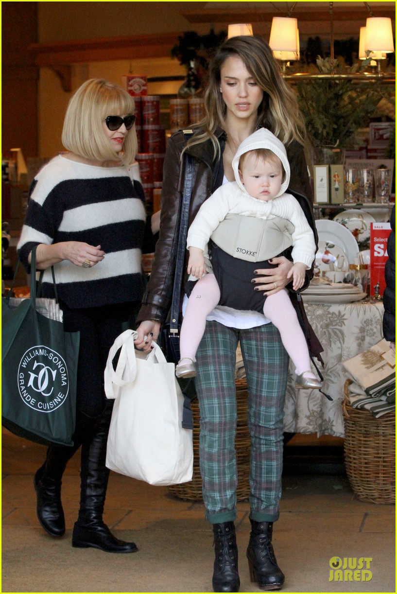 jessica alba & haven last minute holiday shopping with mother catherine 05