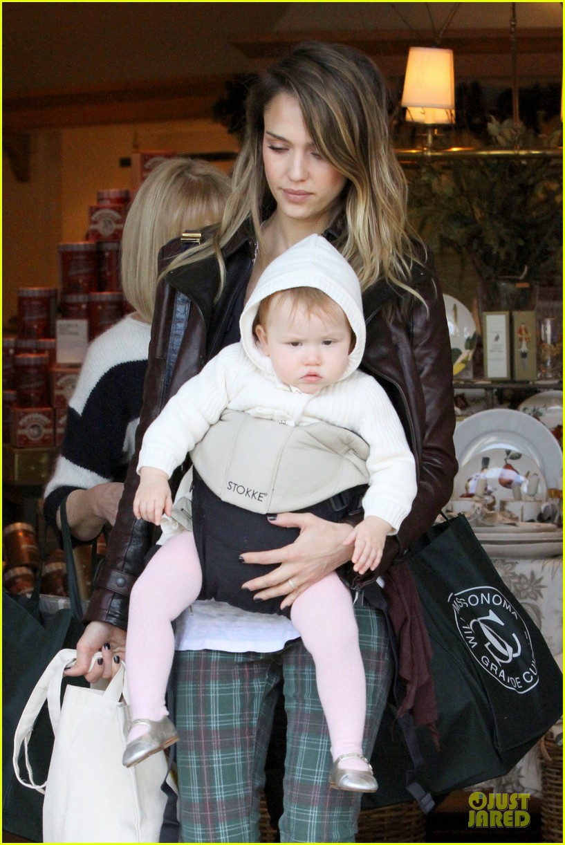 jessica alba & haven last minute holiday shopping with mother catherine 09