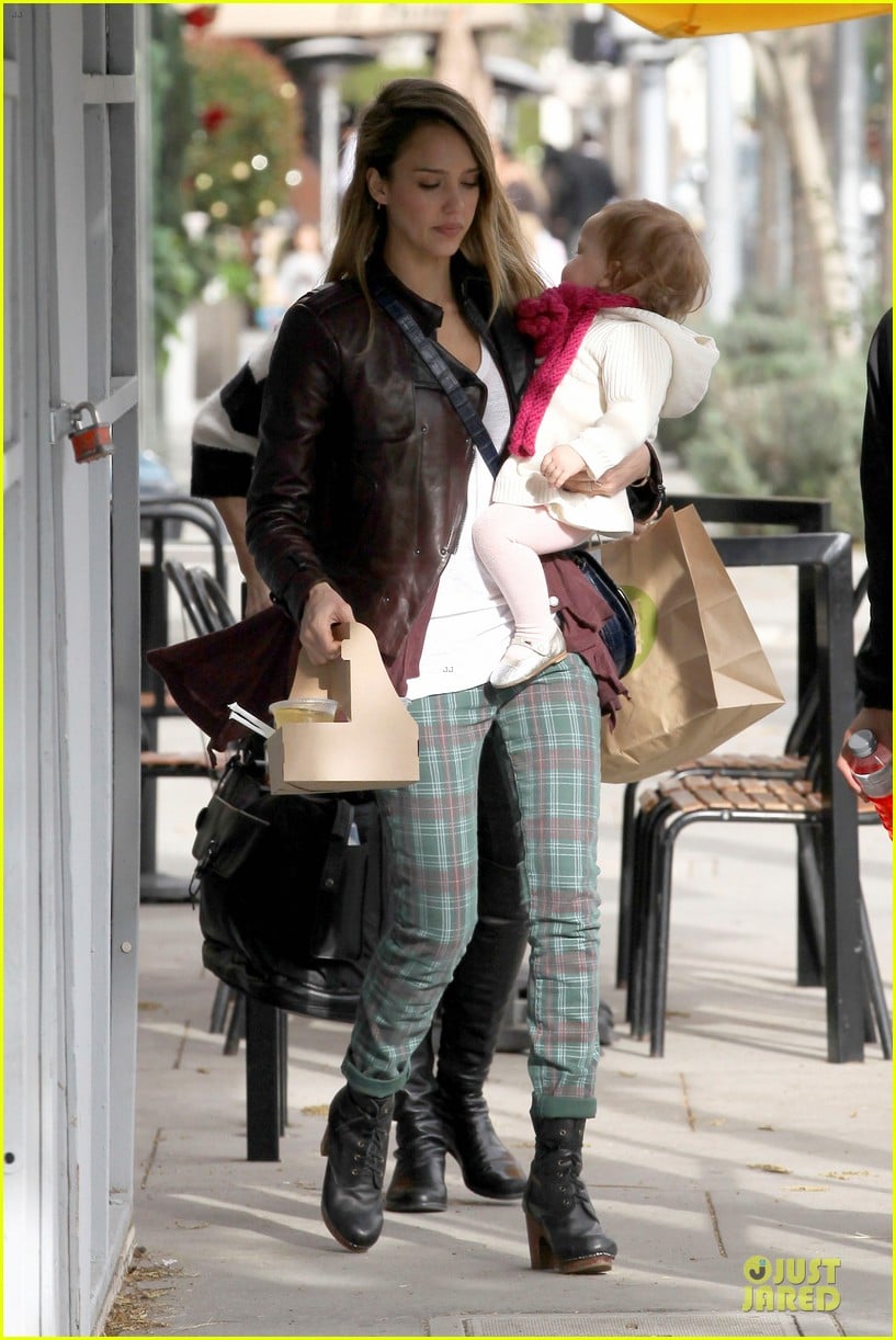 jessica alba & haven last minute holiday shopping with mother catherine 172780225