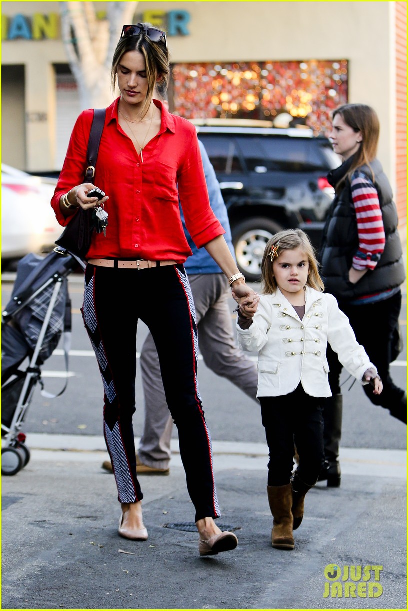 Alessandra Ambrosio Shops The Morning Away with Anja Photo 2773152(01)