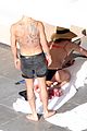 jennifer aniston bikini sunbathing with shirtless justin theroux 03