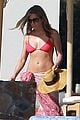 jennifer aniston bikini sunbathing with shirtless justin theroux 31