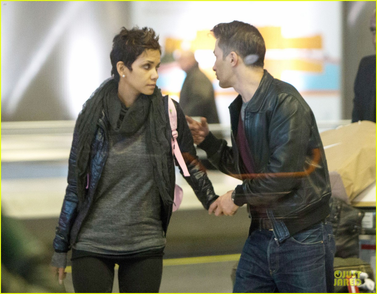 halle berry & olivier martienz paris for the holidays 062779551