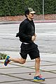 orlando bloom sprints to his car after shopping 03