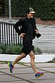 orlando bloom sprints to his car after shopping 05