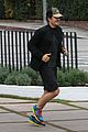 orlando bloom sprints to his car after shopping 07