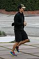 orlando bloom sprints to his car after shopping 09