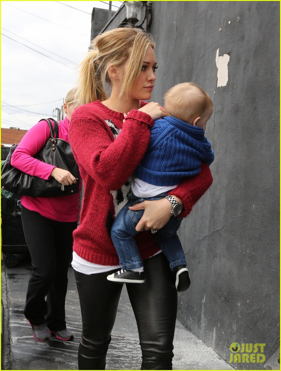 hilary duff babys first class with luca 19