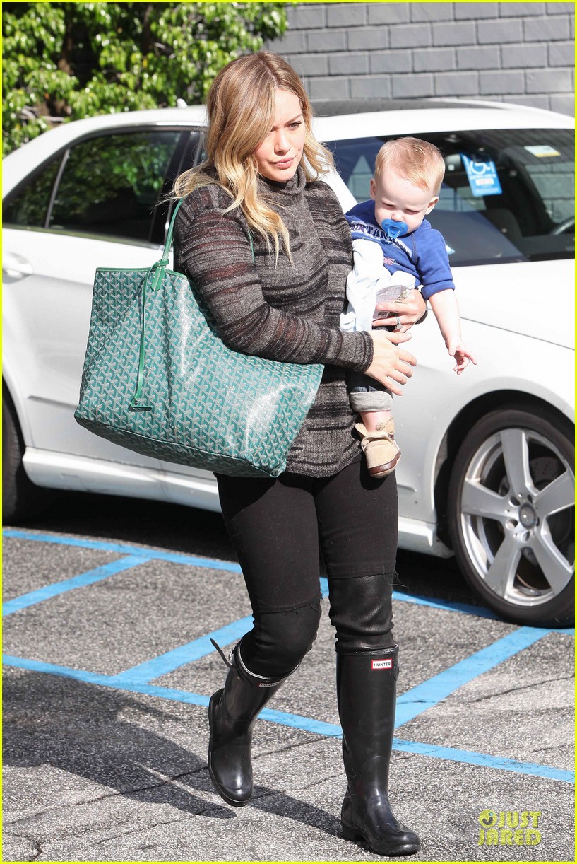 hilary duff shares moments with her little dogs 28