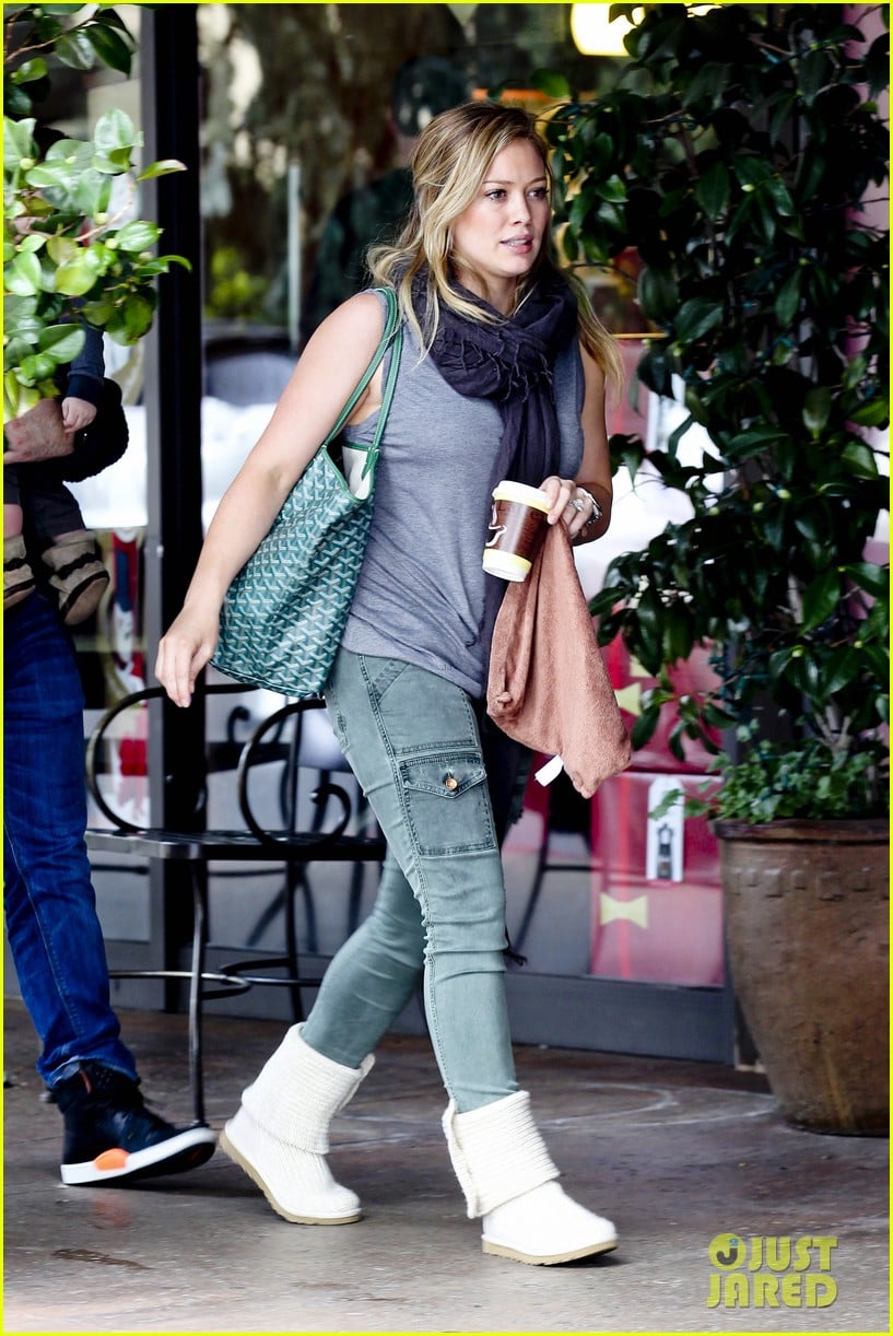 hilary duff mike comrie shopping baby luca 032767877