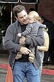 hilary duff mike comrie shopping baby luca 02