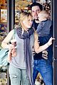 hilary duff mike comrie shopping baby luca 04