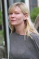 kirsten dunst christmas shopping with mom inez 02