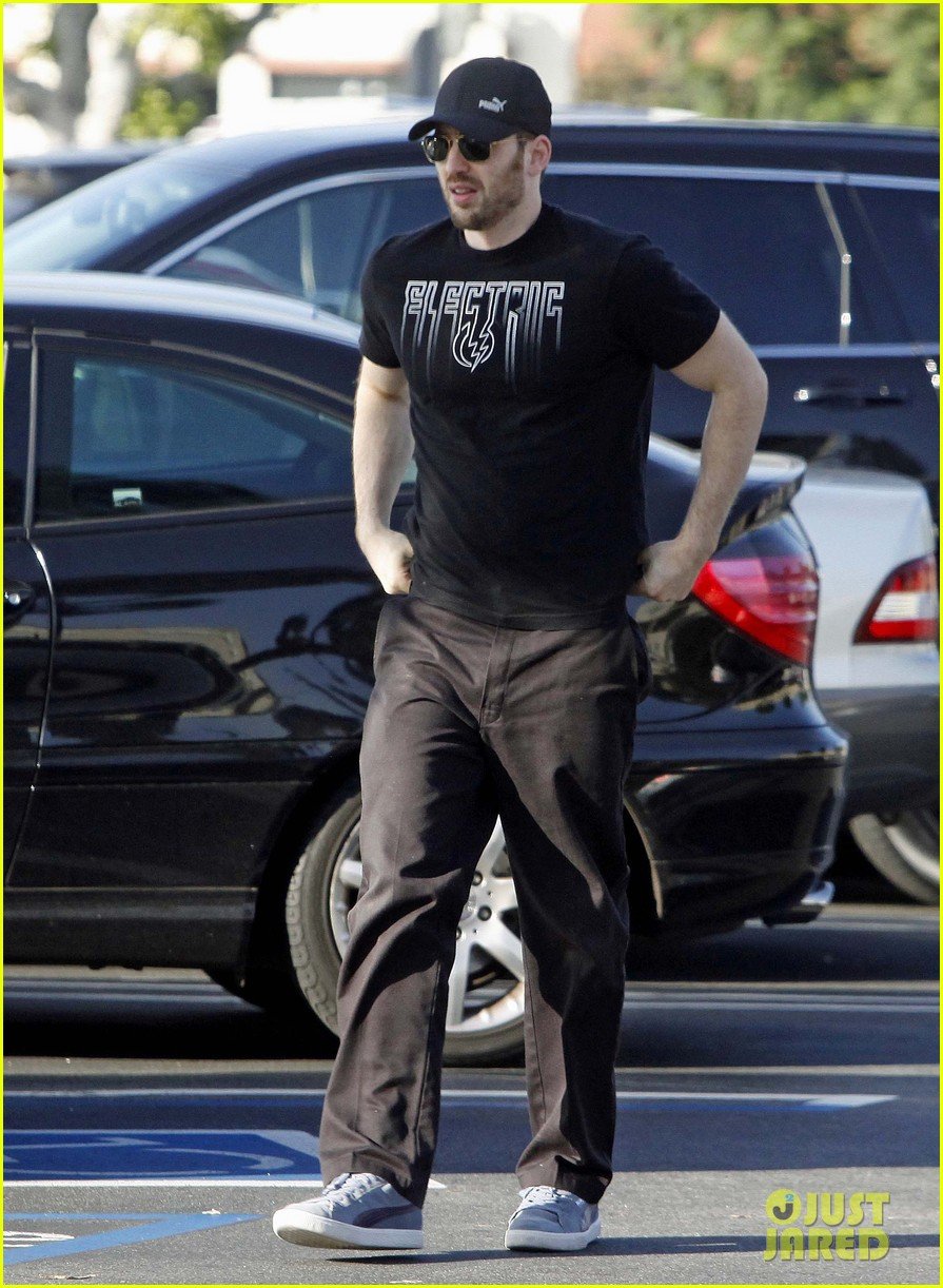 chris evans goes grocery shopping minka kelly works out 06