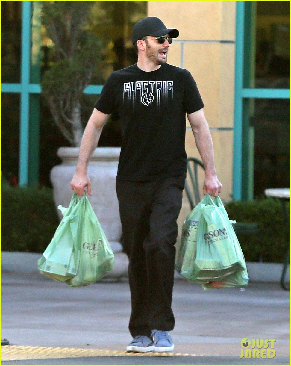 chris evans goes grocery shopping minka kelly works out 102772220