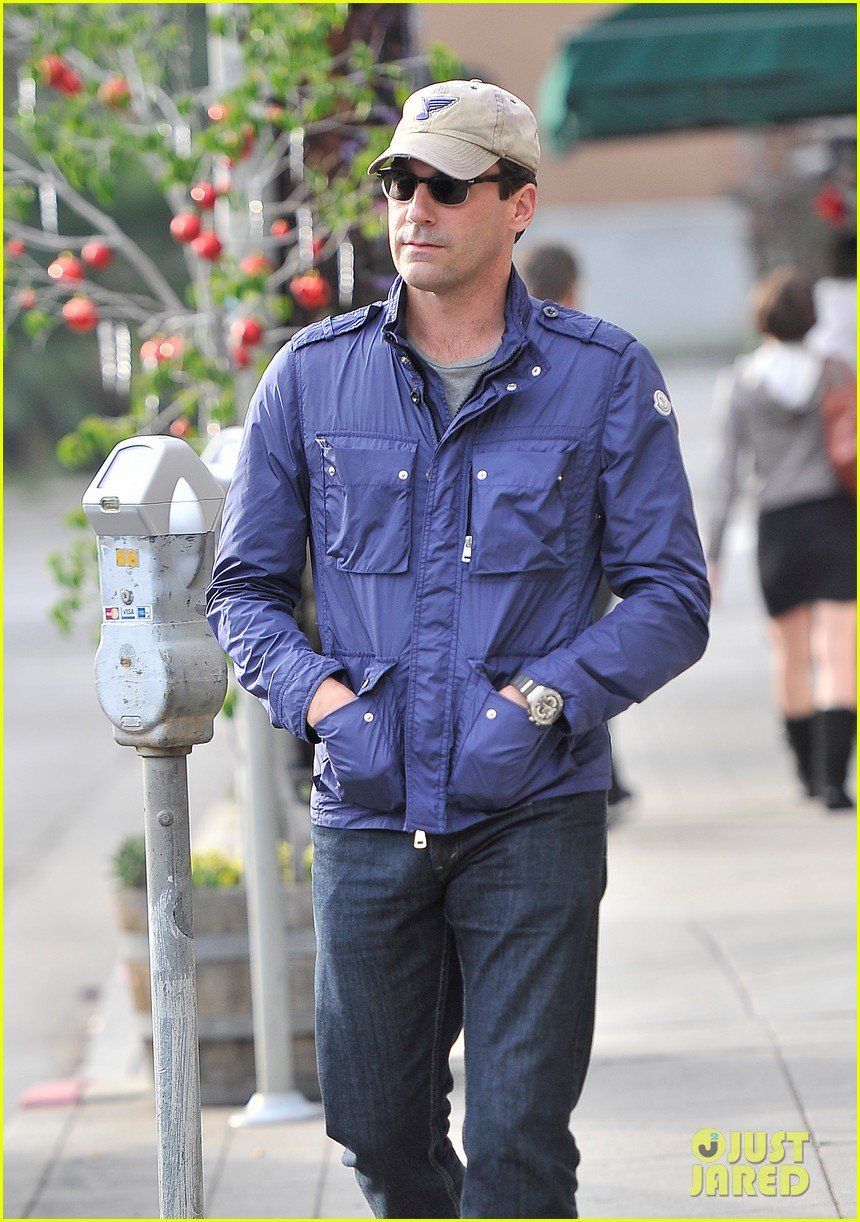 jon hamm lunches with elisabeth moss after work 012770261