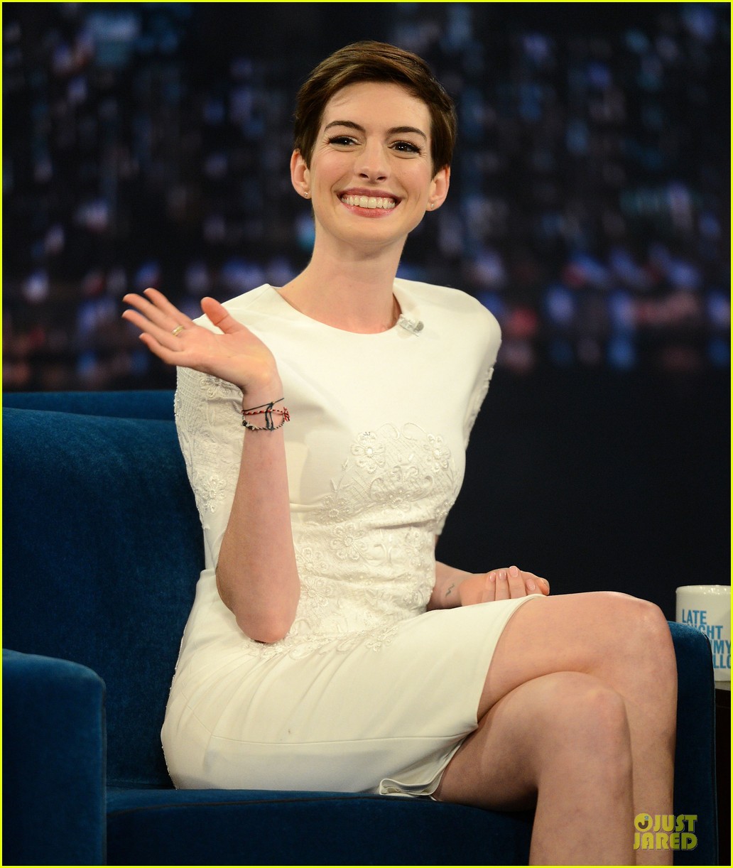 anne hathaway late night with jimmy fallon appearance 042774042