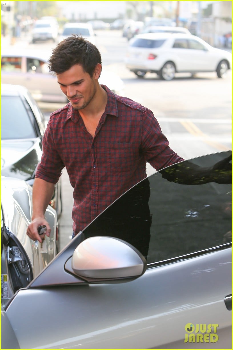 taylor lautner business in brentwood 142770987