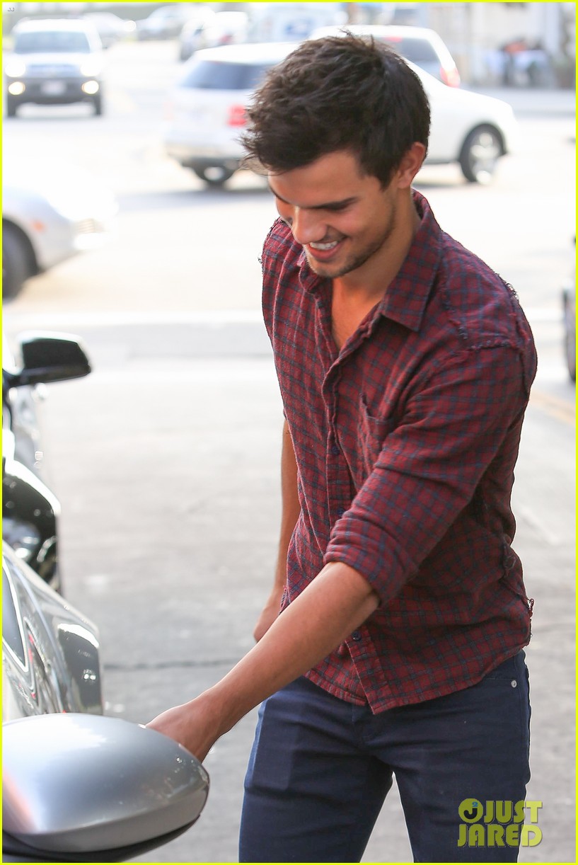 taylor lautner business in brentwood 152770988