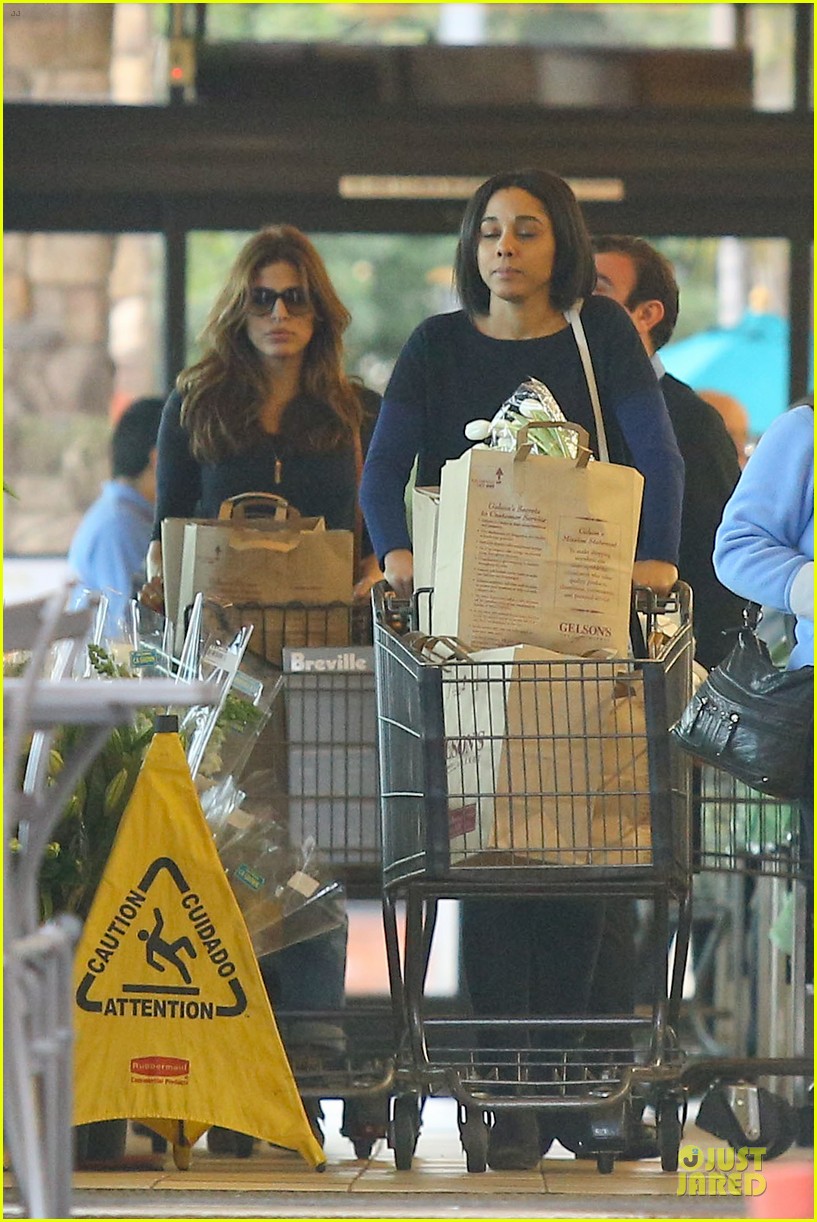 eva mendes grocery shopping with a gal pal 012782693