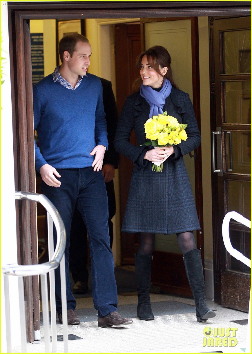 pregnant kate middleton leaves hospital with prince william 10