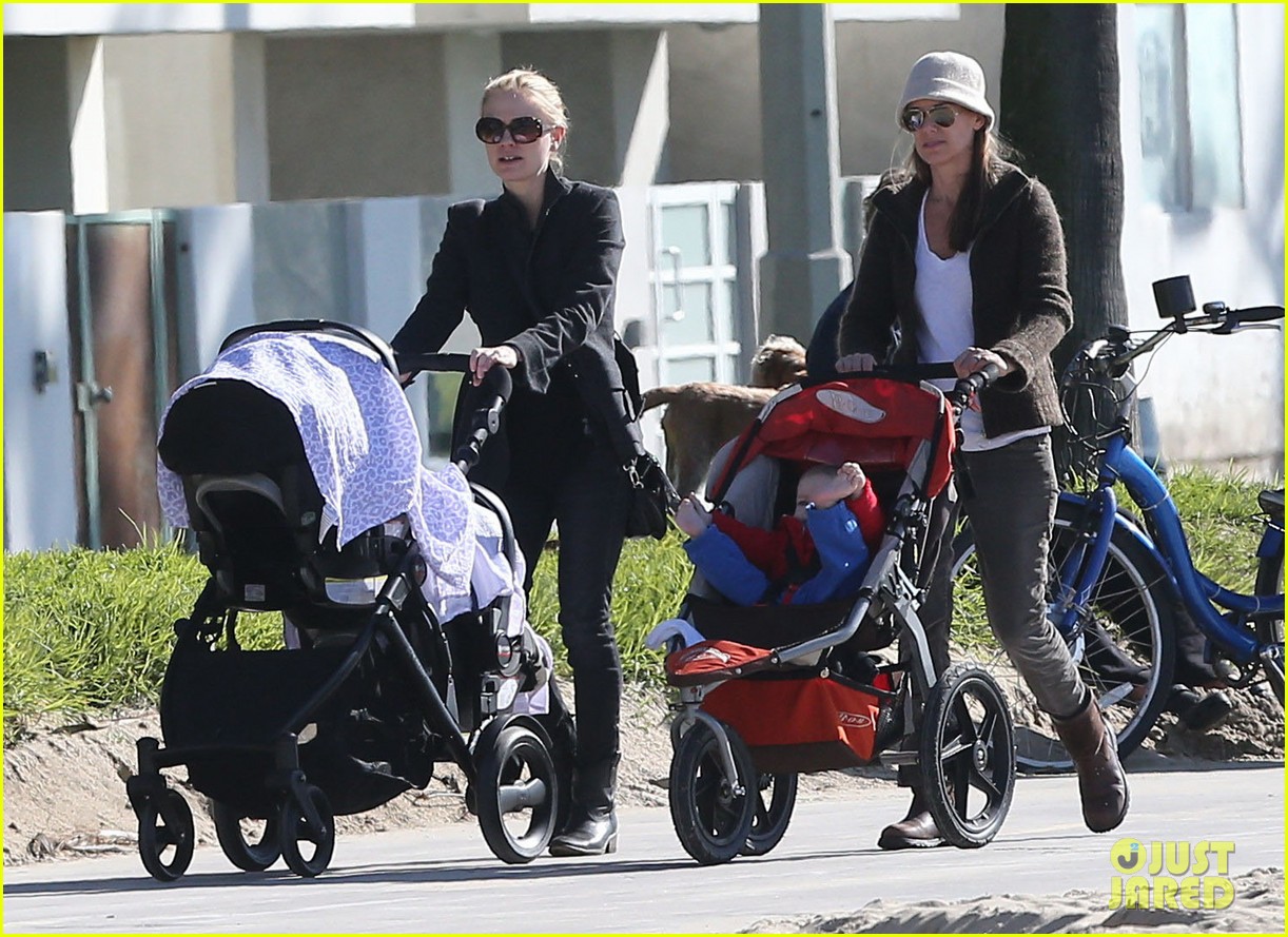 anna paquin venice boardwalk stroll with the twins 06