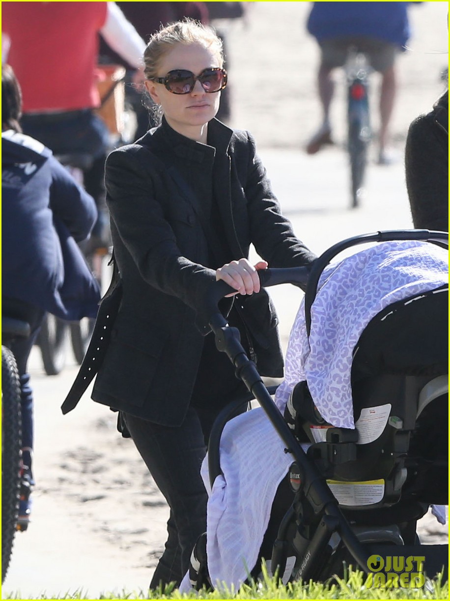 anna paquin venice boardwalk stroll with the twins 14
