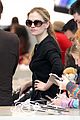 anna paquin stephen moyer holiday shopping with the twins 02