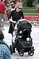 anna paquin stephen moyer holiday shopping with the twins 14