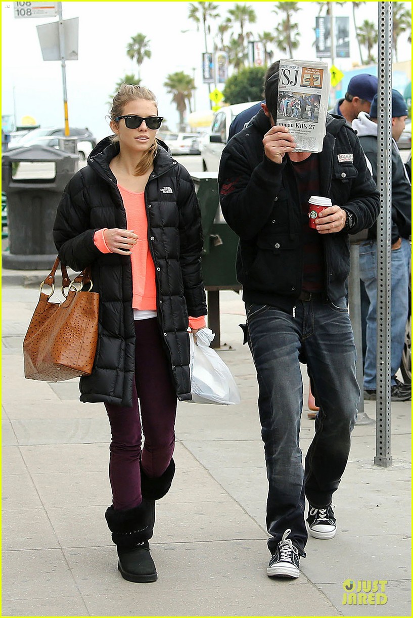 annalynne mccord & dominic purcell coffee strolling couple 062777157