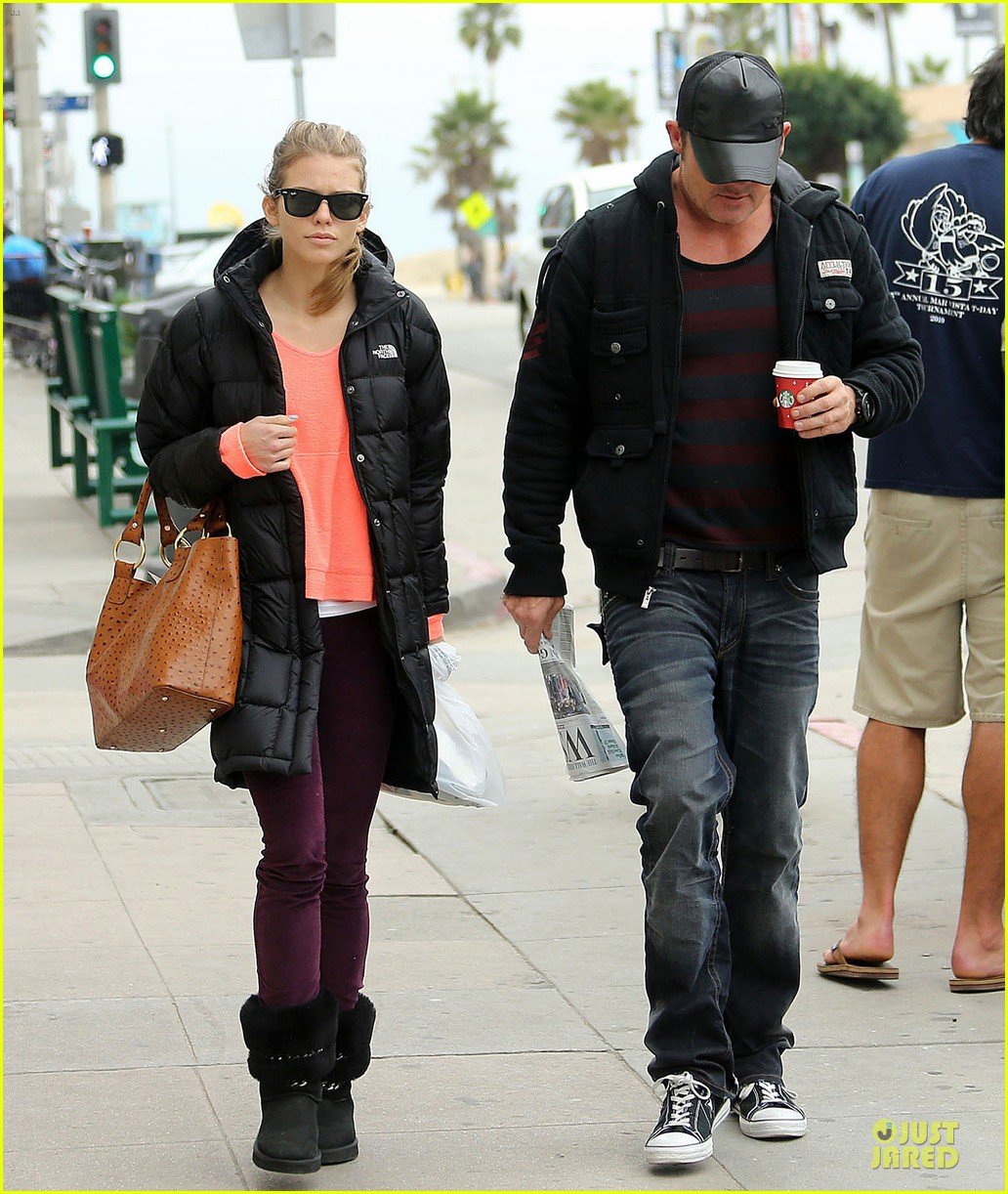 annalynne mccord & dominic purcell coffee strolling couple 102777161