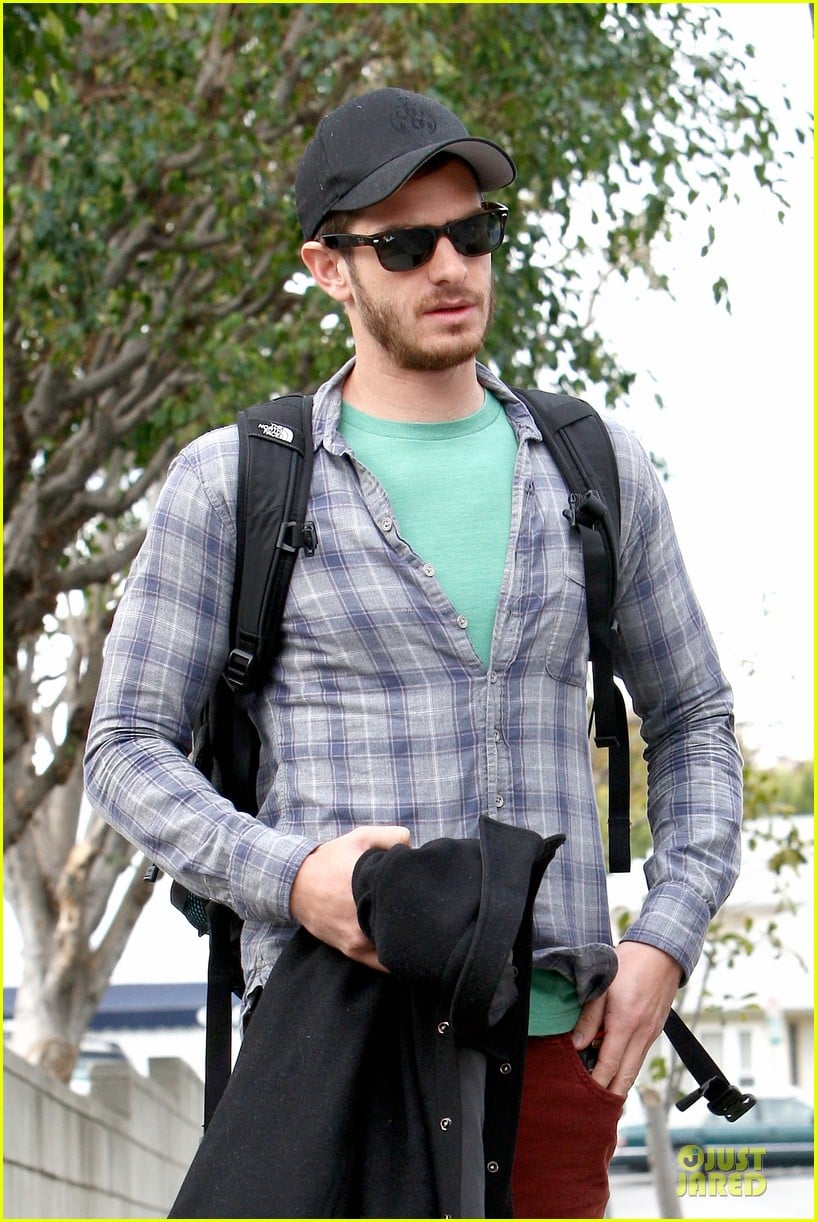 emma stone& andrew garfield separate outings with friends 042776243