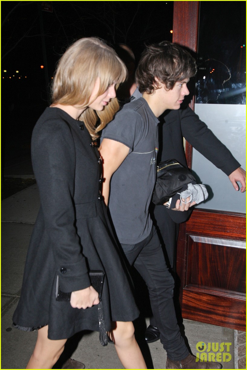 taylor swift harry styles holding hands after 1d concert 042768923
