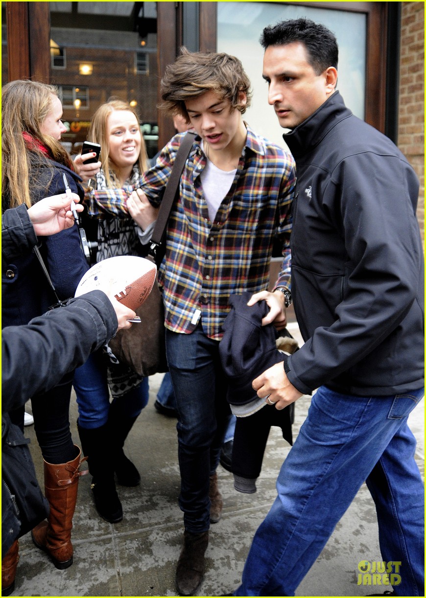 taylor swift& harry styles leave same hotel separately 032771492
