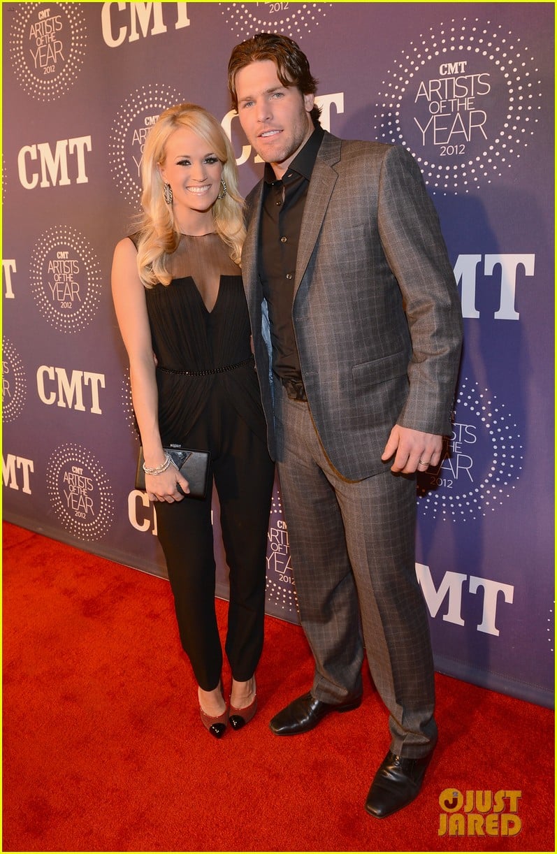 carrie underwood cmt artists of the year with mike fisher 012768650