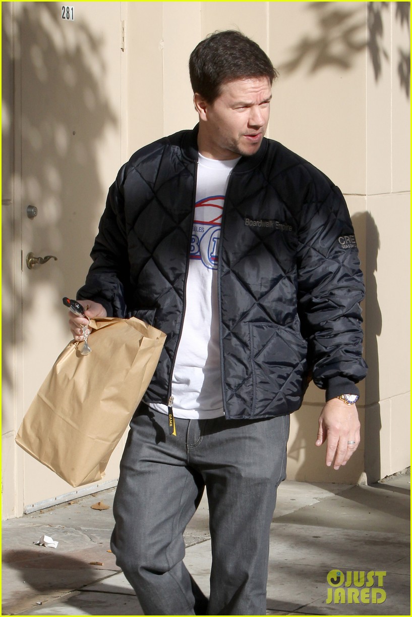 Mark Wahlberg & Will Ferrell Courtside Laker Guys Photo 2767449