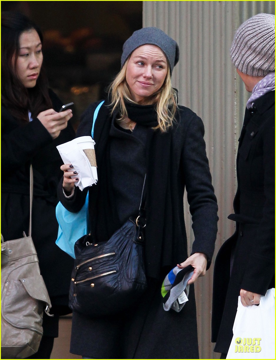 naomi watts let out a yelp after hearing golden globes nomination news 06