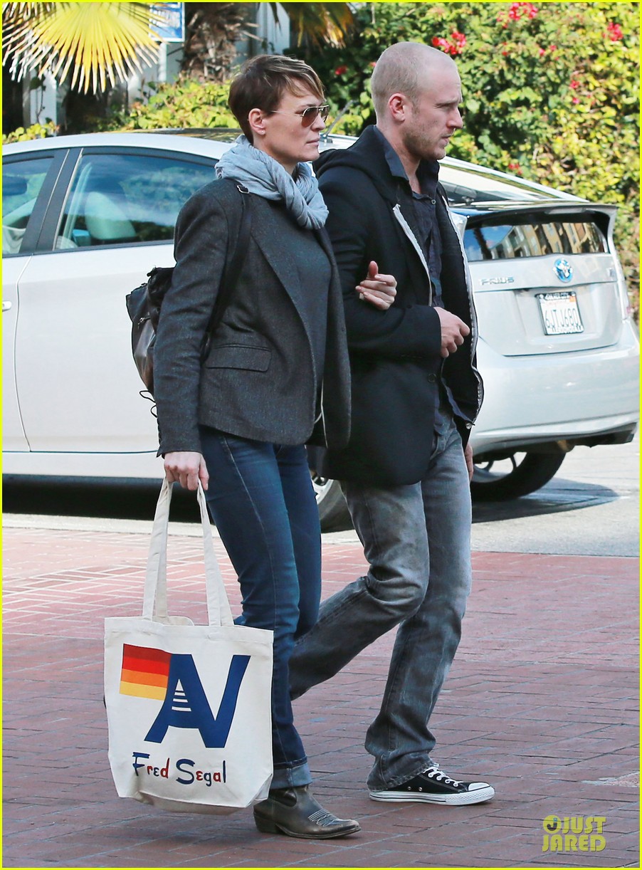 robin wright & ben foster holiday shopping at fred segal 032780315