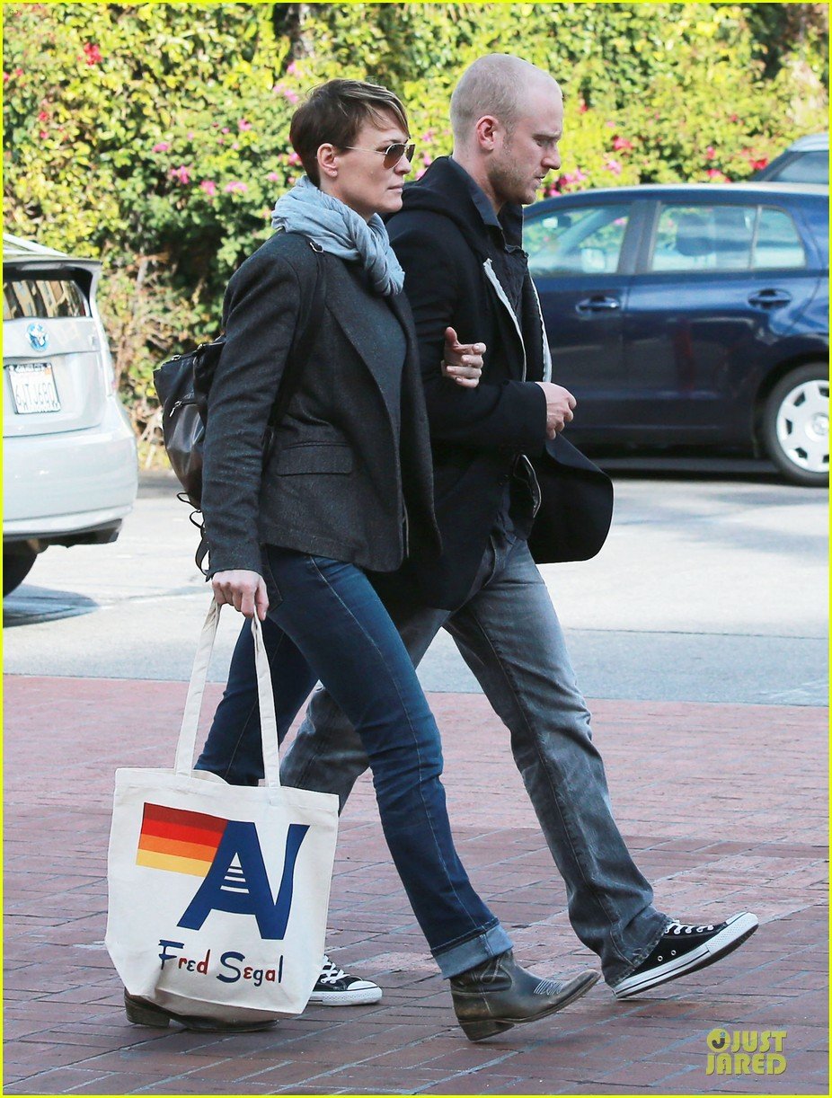 robin wright & ben foster holiday shopping at fred segal 062780318