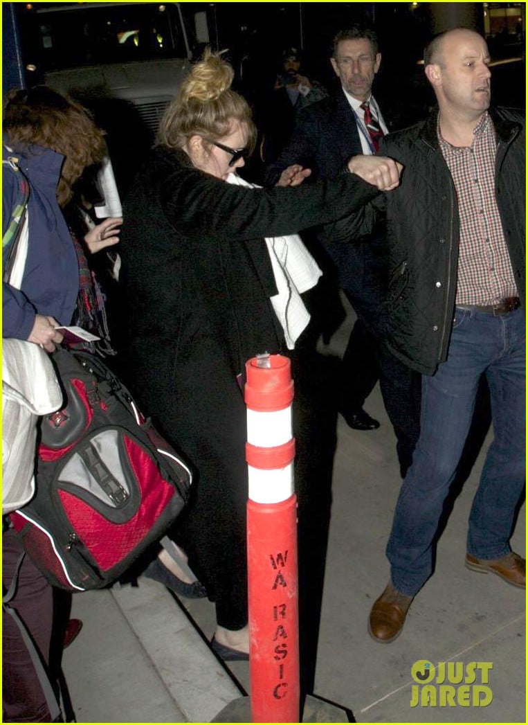 adele baby land in los angeles for golden globes 12