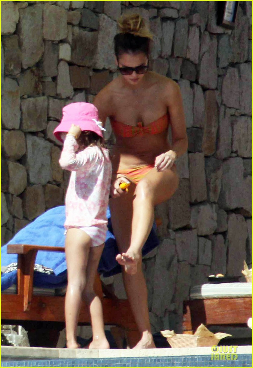 Jessica Alba: Bikini Vacation in Cabo San Lucas!: Photo 2784061