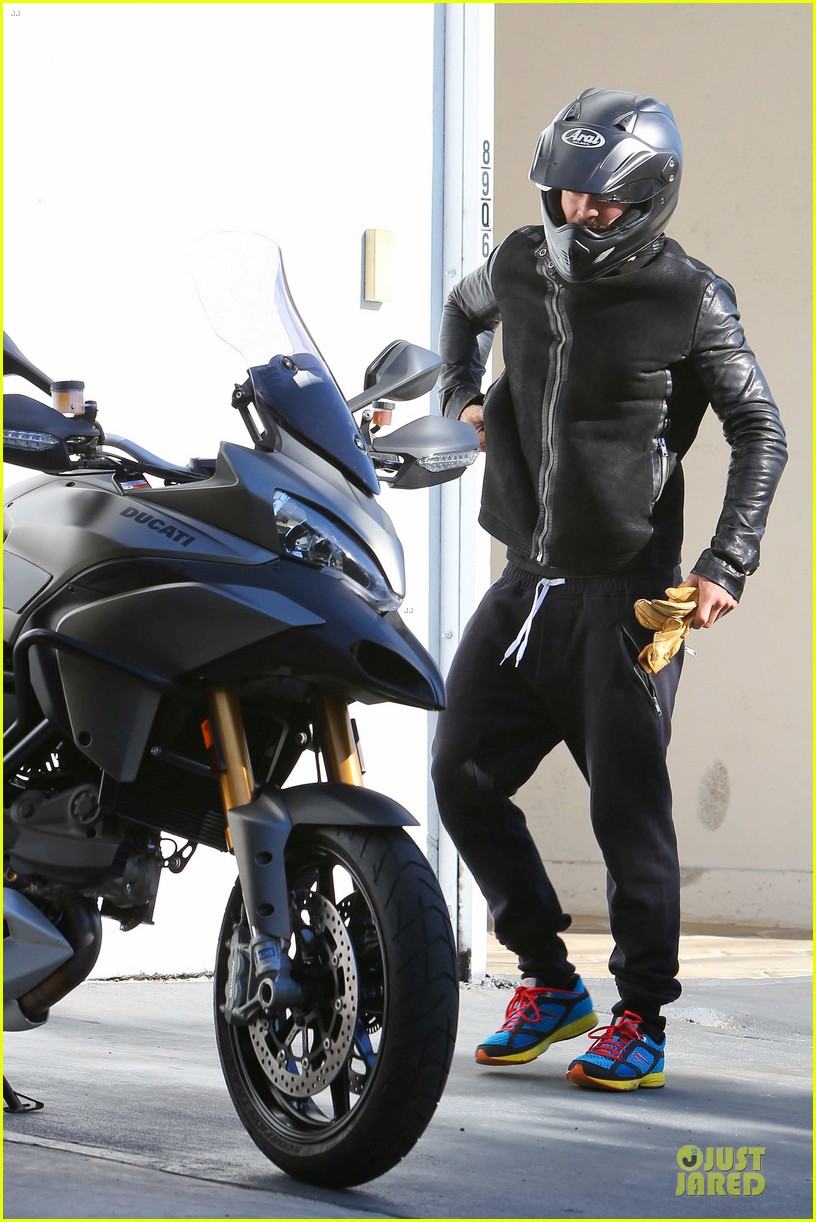 orlando bloom motorcycle ride to the gym 052785200
