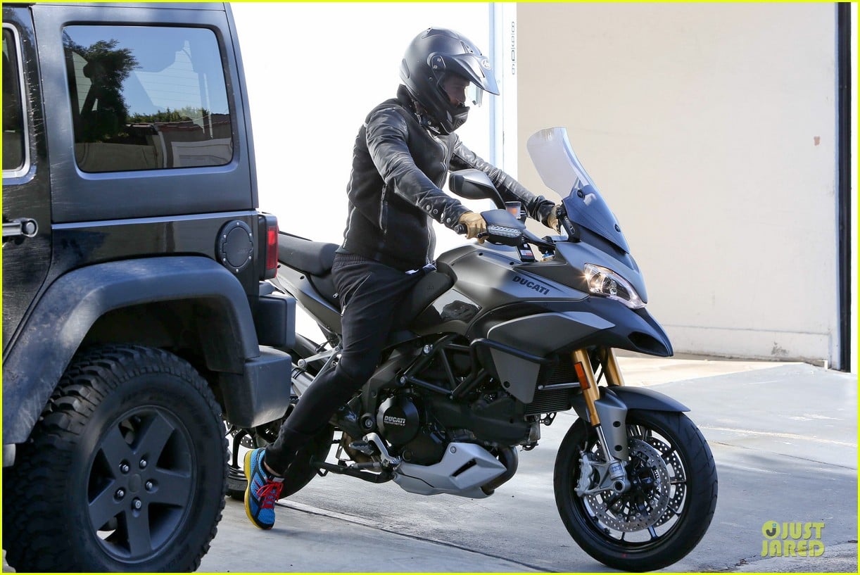 orlando bloom motorcycle ride to the gym 062785201