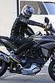 orlando bloom motorcycle ride to the gym 01
